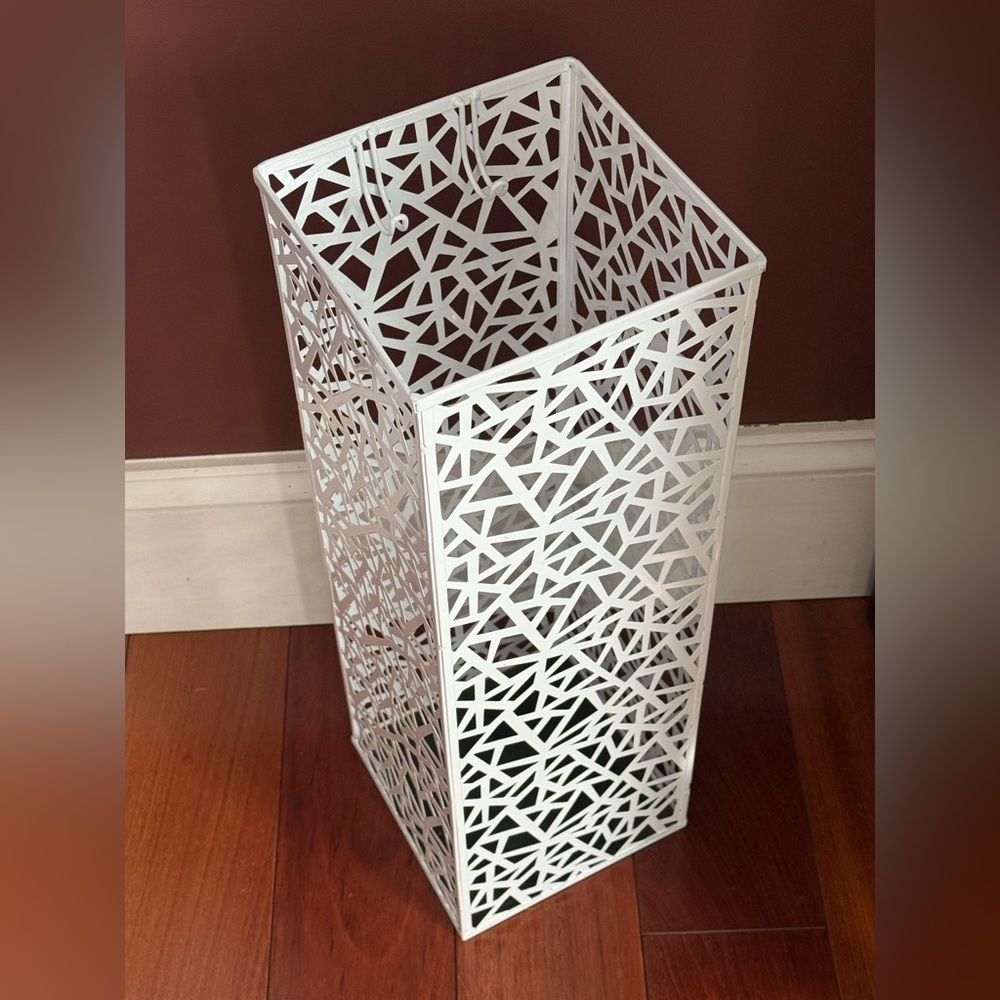 Design Ideas Geometric White Metal Umbrella Holder NEW